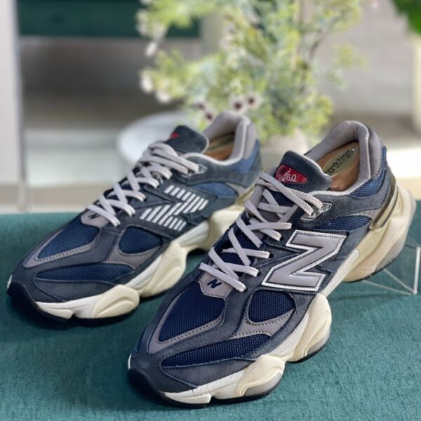 Stylish Sneakers in Navy & Grey Colorway