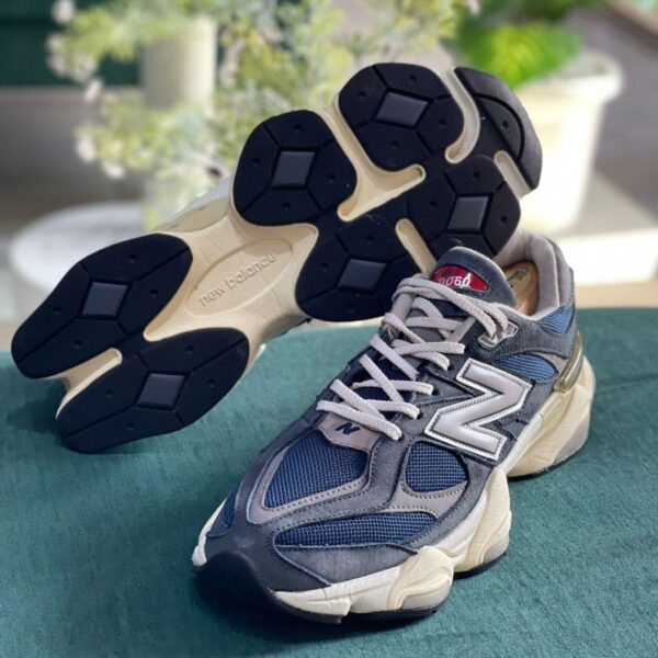 Stylish Sneakers in Navy & Grey Colorway