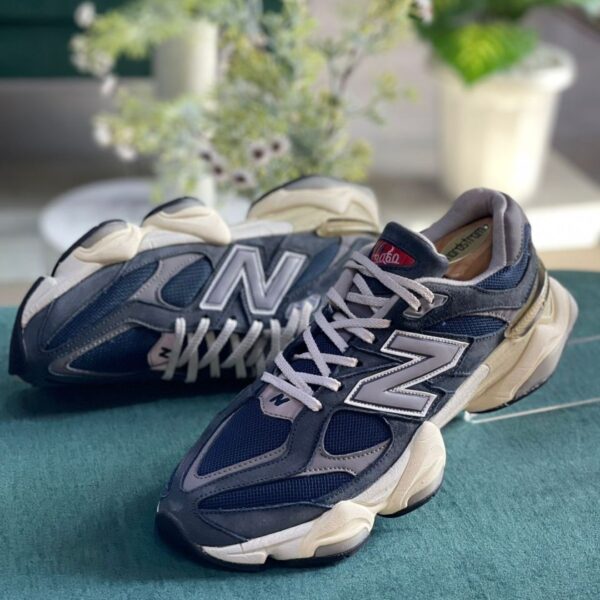 Stylish Sneakers in Navy & Grey Colorway